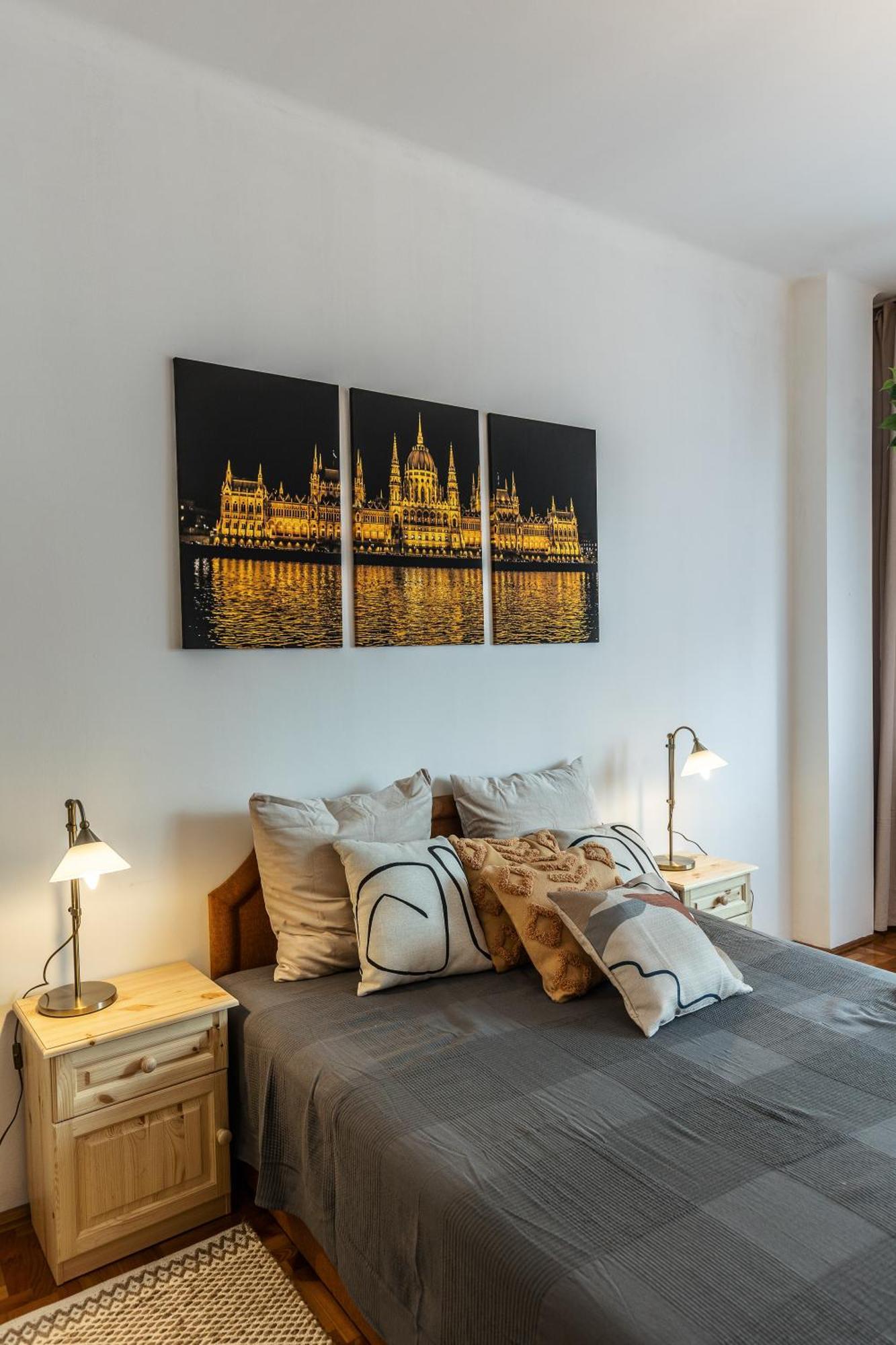 Bright & Spacious Riverside Apartment With Balcony Budapest Ngoại thất bức ảnh