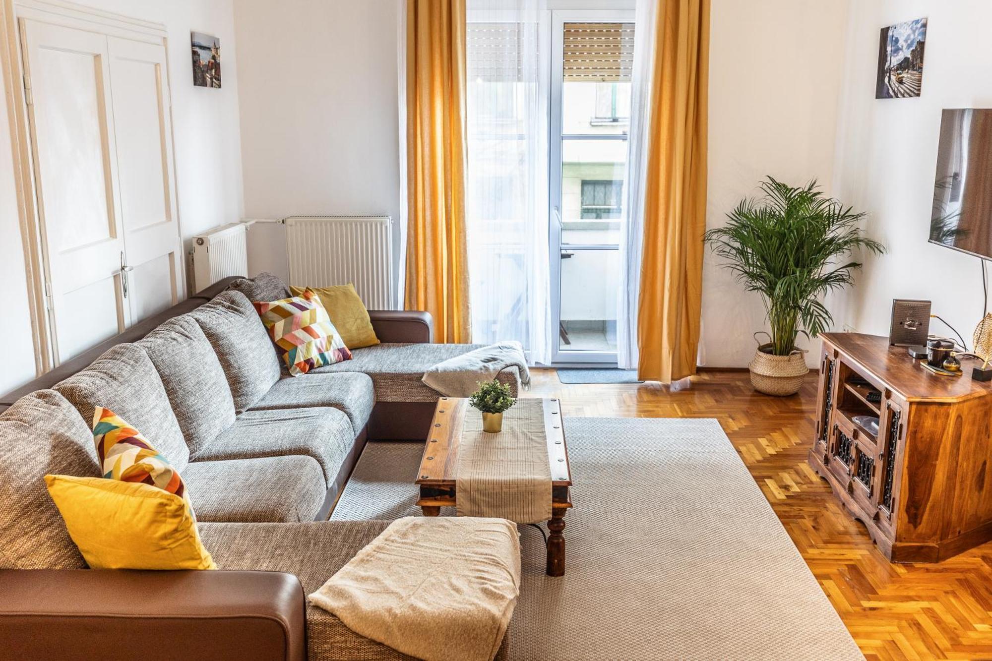 Bright & Spacious Riverside Apartment With Balcony Budapest Ngoại thất bức ảnh