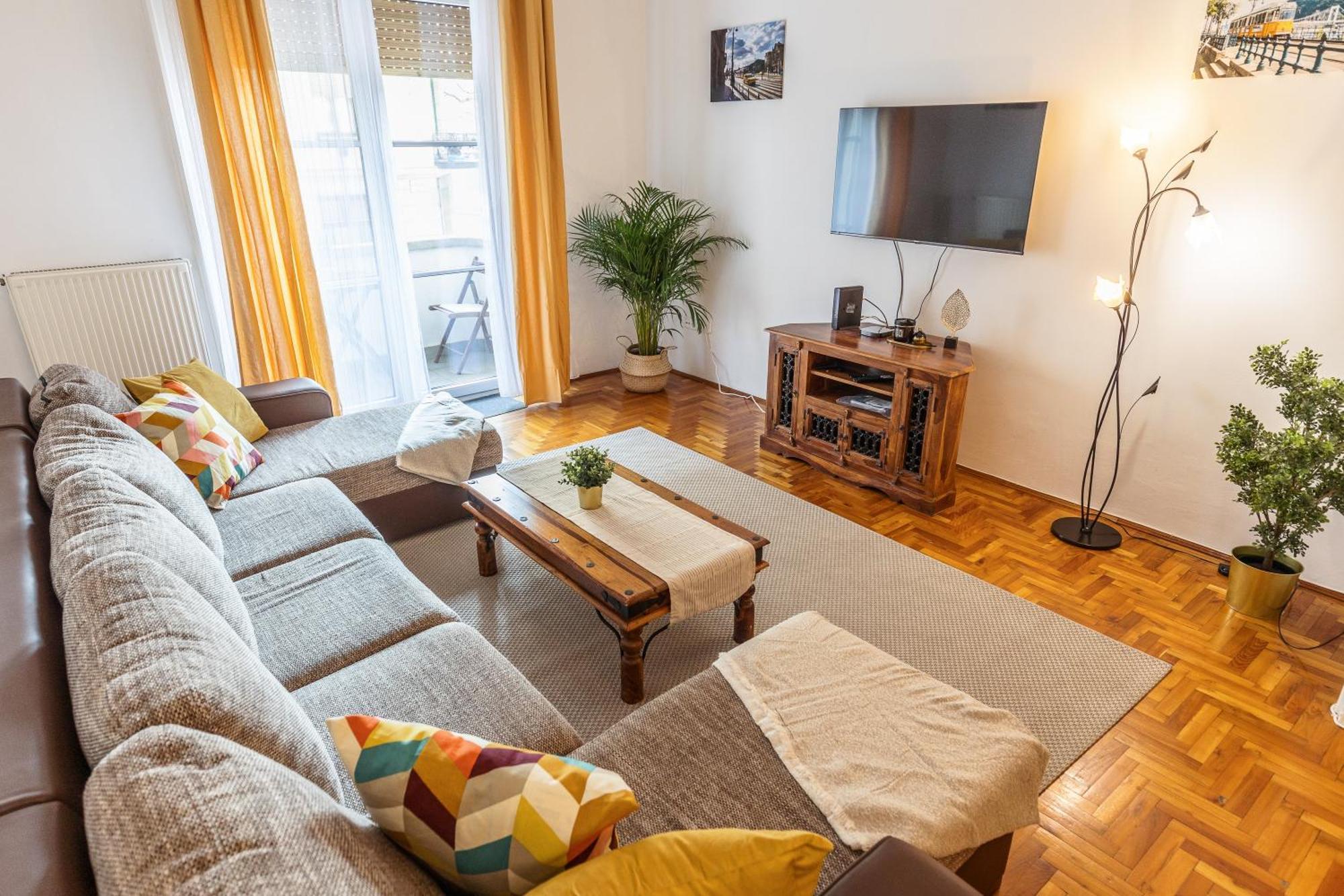 Bright & Spacious Riverside Apartment With Balcony Budapest Ngoại thất bức ảnh